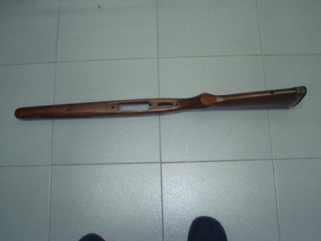Hola.
Esta bonitra culata de rifle de caza mayor sigue en venta.
Me informan que es adecuada para un BRNO 00