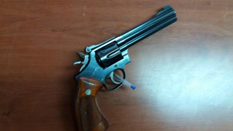 Vendo este precioso Revolver S&W de 6 pulgadas 38 spl con cachas anatomicas. 300€ 00