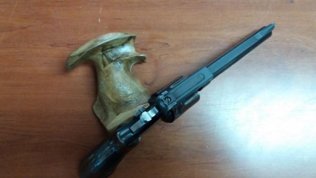 Vendo revolver llama comanche II de 6 pulgadas 38 spl con cacha anatómica 100€ 02