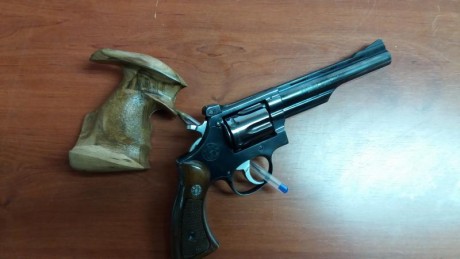 Vendo revolver llama comanche II de 6 pulgadas 38 spl con cacha anatómica 100€ 01