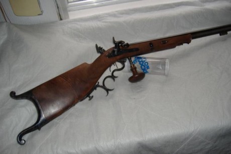 Un compañero vende un rifle Watlaander de Pedersoli del calibre 45 para la modalidad de Vetterli y me 01