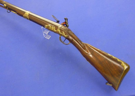 Voy a colocar unas fotos de un arma larga alemana de llave de mecha del siglo XVI. 82