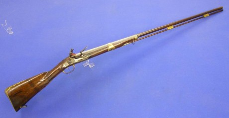 Voy a colocar unas fotos de un arma larga alemana de llave de mecha del siglo XVI. 81