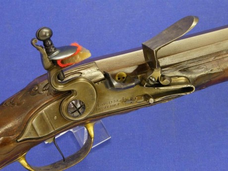 Voy a colocar unas fotos de un arma larga alemana de llave de mecha del siglo XVI. 92