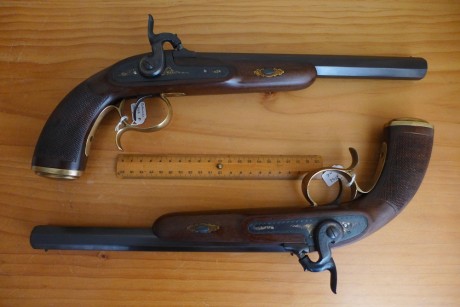 Vendo pareja de pistolas de duelo AMR cal .44 con números correlativos.
Muy bonitas, pertenecen a una 02