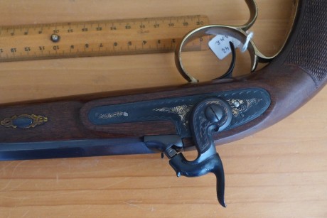 Vendo pareja de pistolas de duelo AMR cal .44 con números correlativos.
Muy bonitas, pertenecen a una 00