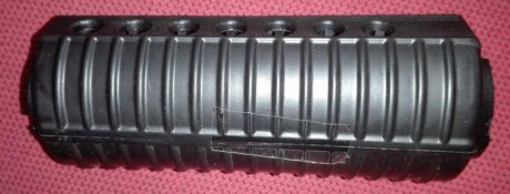 Todas las partes son de DPMS Panther Arms.
-Culata tipo M4 con tubo comspec.
-End plate para culata.
-Guardamanos.
-Arco 10