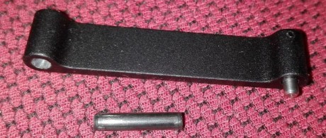 Todas las partes son de DPMS Panther Arms.
-Culata tipo M4 con tubo comspec.
-End plate para culata.
-Guardamanos.
-Arco 21