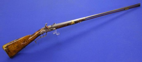 Voy a colocar unas fotos de un arma larga alemana de llave de mecha del siglo XVI. 111