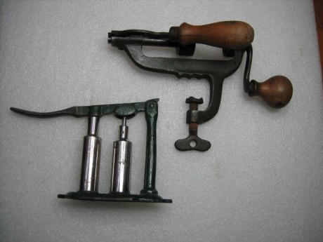 vendo aparatos recarga antiguos cartuchos C.16 o calibre 12
precio: 25€ mas 5€ gastos de envio fuera de 00