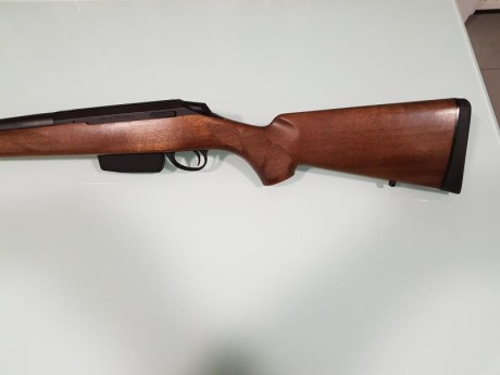 Hola, se trata de un rifle Tikka T3 Sporter en calibre 6.5x55 al que se le ha cambiado la culata de tiro 10