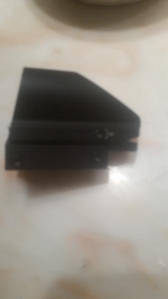 Vendo rifle semiautomatico browning cal.300wm, el rifle esta en buen estado , tiene 2 cargadores, 61cm 170