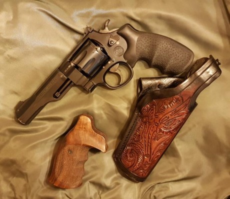 Vendo revolver Smith & Wesson TRR8, en calibre 357 Mg. con las cachas anatómicas y una funda de cuero
Pocos 01