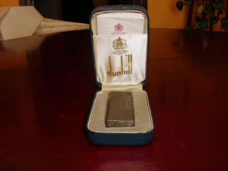 Vendo dos mecheros: un CARTIER Le Must de oro (chapado) con caja original y un DUNHILL de plata con caja 00