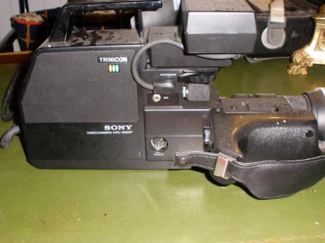 Vendo video semi profesional SONY BETAMAX: cámara, cargador de baterías, dos baterías, reproductor portátil 02