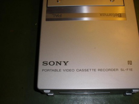 Vendo video semi profesional SONY BETAMAX: cámara, cargador de baterías, dos baterías, reproductor portátil 01