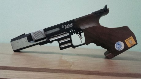 Un compañero del club vende esta pistola Pardini HP .32, funciona perfectamente, empuñadura talla M, se 01