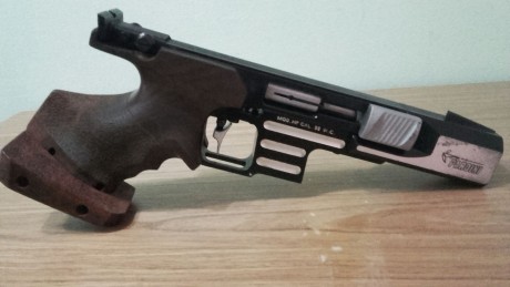 Un compañero del club vende esta pistola Pardini HP .32, funciona perfectamente, empuñadura talla M, se 00