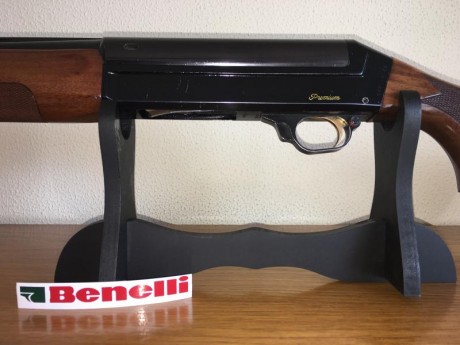 Vendo BENELLI- PREMIUM C/12 muy buen estado,
 pocos tiros,sistema inercial, cañón 70mm, banda ventilada.
No 01