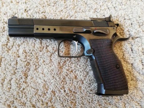 Vendo tanfoglio limited de 9 mm con un carro del 22 L.R., 2 cargadores de 9mm y uno del 22.
Usada en precisión 00