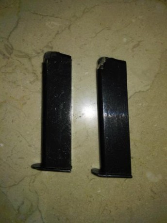 Vendo estos dos cargadores, son del calibre 9 mmC (9 corto), en principio no sé ahora mismo a que arma 01