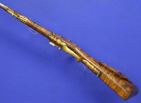 Voy a colocar unas fotos de un arma larga alemana de llave de mecha del siglo XVI. 130