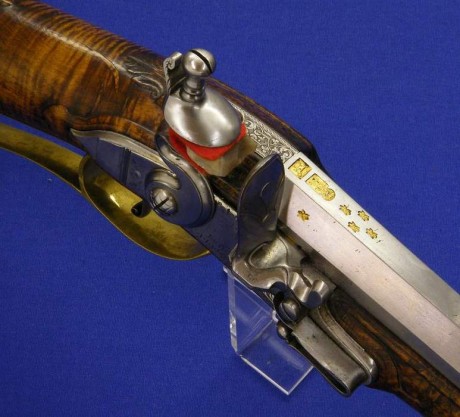 Voy a colocar unas fotos de un arma larga alemana de llave de mecha del siglo XVI. 141
