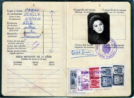  EN RECUERDO Y HOMENAJE A LOS QUE YA NO ESTÁN. 

Si pones en  GOOGLE   PASAPORTES EN LA MEMORIA  da igual 01