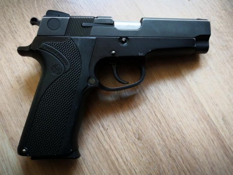Muy buenas...
Vendo pistola Smith & Wesson 910, la uso como arma partucular. Se vende tal cual  está 02
