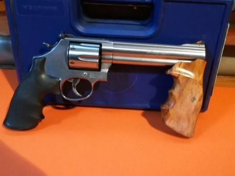 Vendo revolver SMITH&WESSON en perfecto estado y con las siguientes características:
Modelo: 686
Calibre: 01