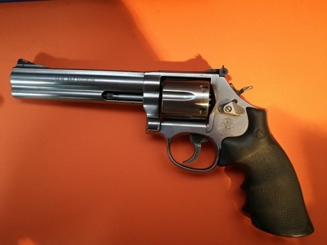 Vendo revolver SMITH&WESSON en perfecto estado y con las siguientes características:
Modelo: 686
Calibre: 00