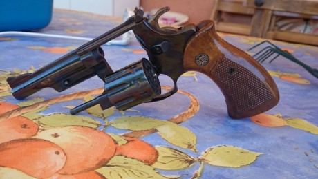  
Un gran amigo vende el siguiente Revolver.

Astra Calibre 22 9 Balas  90 Euros .

Esta cuidado y en 01