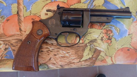  
Un gran amigo vende el siguiente Revolver.

Astra Calibre 22 9 Balas  90 Euros .

Esta cuidado y en 00