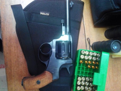 Buenas tardes.
Cambio o vendo un revolver Nagant 7'62x38. El cambio podria ser por un revólver S&W 02