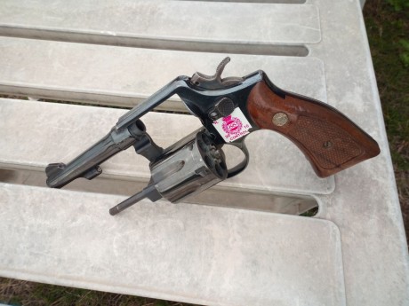  
Un gran amigo vende el siguiente Revolver.

Revolver Smith & Wesson Calibre 38  250 Euros .

Esta 01