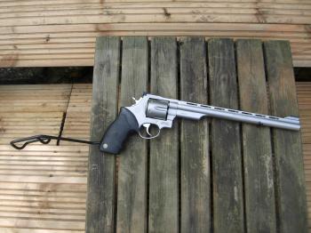 muy buenas.............

mi intencion es abrir un post en donde cada uno pueda poner el arma que le parecza 140