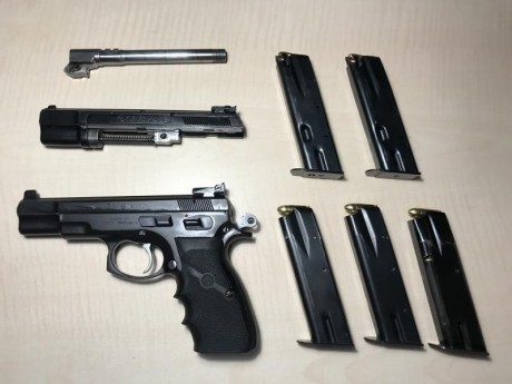 Se vende pistola CZ 75B del año 94 de 9 mm Pb con carro Kadett del calibre 22 lr y cañón extra de 6 pulgadas 02