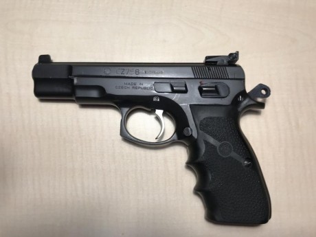 Se vende pistola CZ 75B del año 94 de 9 mm Pb con carro Kadett del calibre 22 lr y cañón extra de 6 pulgadas 01