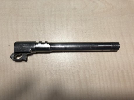 Se vende pistola CZ 75B del año 94 de 9 mm Pb con carro Kadett del calibre 22 lr y cañón extra de 6 pulgadas 10