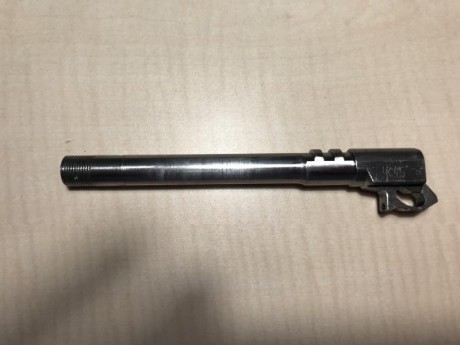 Se vende pistola CZ 75B del año 94 de 9 mm Pb con carro Kadett del calibre 22 lr y cañón extra de 6 pulgadas 20