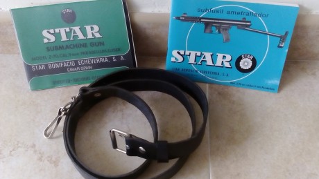 Muy buenas.
 Vendo estos dos manuales originales  (castellano e ingles) del  subfusil  Z 70, junto con 00