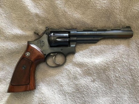 Vendo revolver del 38 spl. de 6 pulgadas por falta de uso. Precio 90€. 01