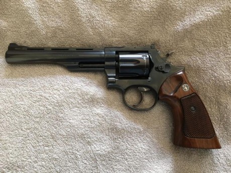 Vendo revolver del 38 spl. de 6 pulgadas por falta de uso. Precio 90€. 00