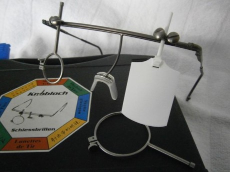 Se venden gafas de tiro, KNOBLOCH originales, (de acero de verdad), con anilla para arma corta y otra 00