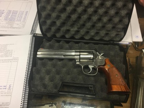 Vendo o cambio revolver smith and wesson 686 357 magnum. El precio es de 350€ cambiaria por calibre 22 01