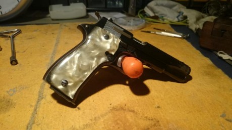VENDIDAS
Vendo 
          Pistola Star cal 9 corto cachas nácar guiada en F 250 € lleva un alza LPA puedo 00