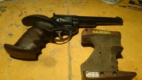   Vendido  

            Revolver Astra mach 38 especial 130 € cacha anatómica  pasta, 60 € cacha anatómica 01