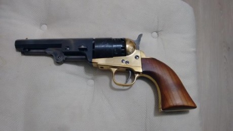 Vendo revolver marca San Marcos, calibre 44 ,cuatro pulgadas aproximadamente, guiado en AE, apenas lo 02
