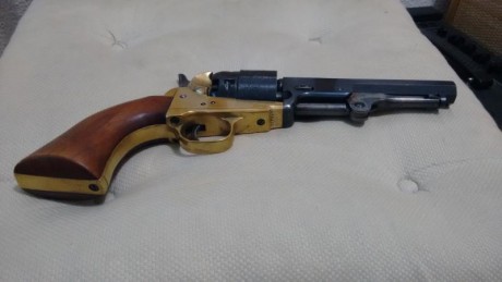 Vendo revolver marca San Marcos, calibre 44 ,cuatro pulgadas aproximadamente, guiado en AE, apenas lo 30