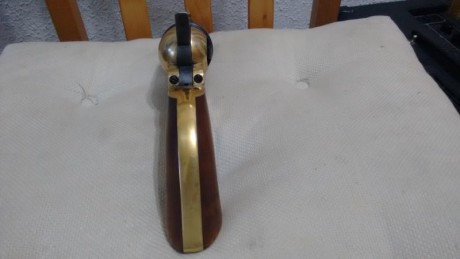 Vendo revolver marca San Marcos, calibre 44 ,cuatro pulgadas aproximadamente, guiado en AE, apenas lo 51